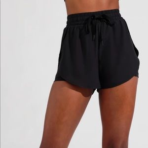 BNWT buffbunny lifesaver shorts